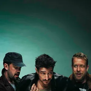 Mumford and Sons & Medium Build